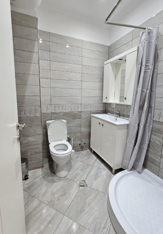 Jepet me Qira Apartament 2+1+2 – Pranë Kopshtit Zoologjik