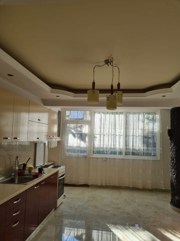 🏡 JEPET APARTAMENT ME QERA 2+1 TEK QYTET STUDENTI