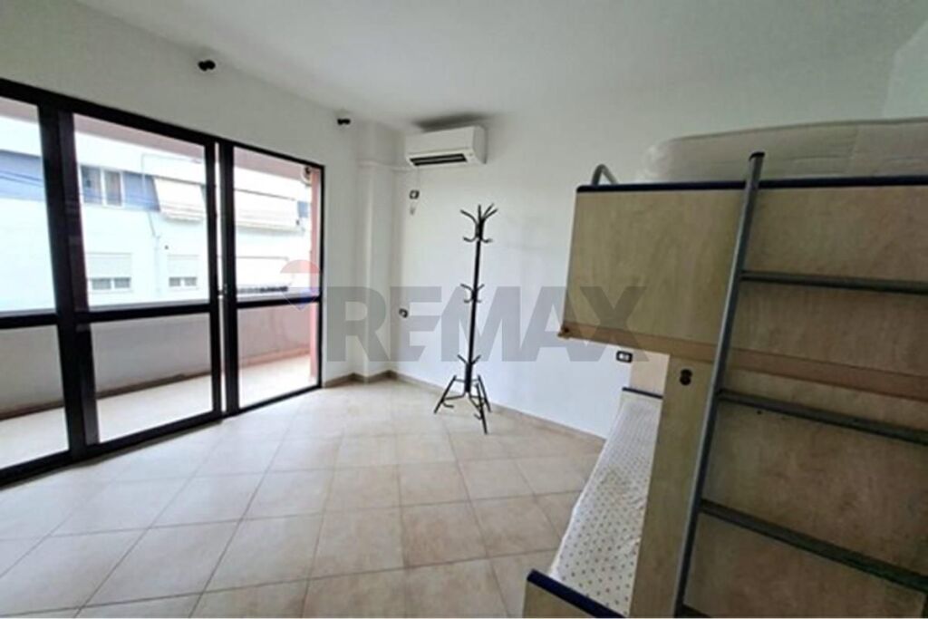 Shitet Apartament 2+1 në Yzberisht