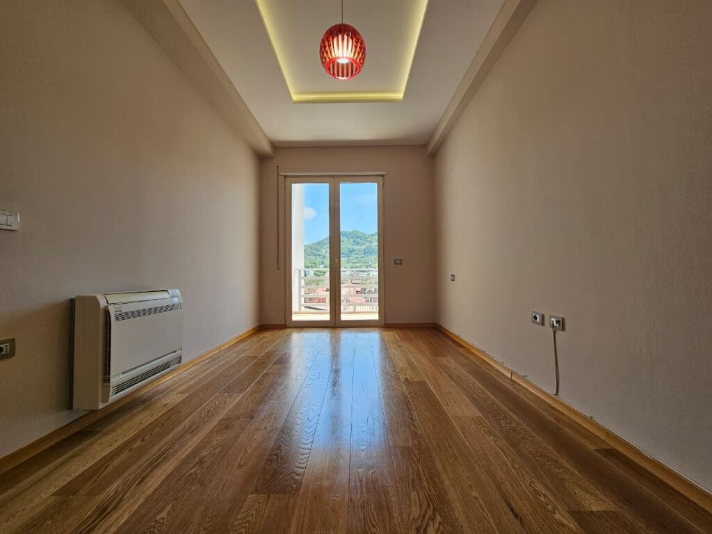 Apartament 2+1 tek Liqeni i Thate