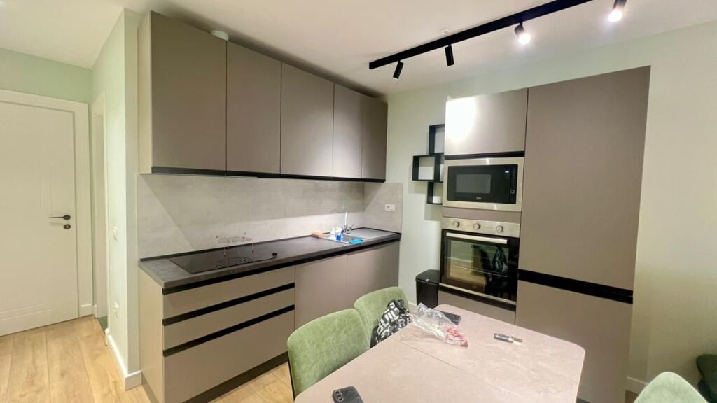 FOR RENT: 1+1 Apartment 📍 Komuna e Parisit (Near Bar Oslo) – 2nd Floor – 70,000 ALL/Month – 70 m² – 100% New and Recently Renovated ✨