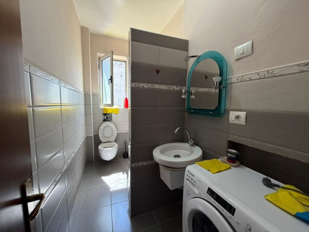 🏡 Jepet me Qira Apartament 2+1 – Rruga e Durrësit, pranë Gjimnazit “Qemal Stafa”  ✅  