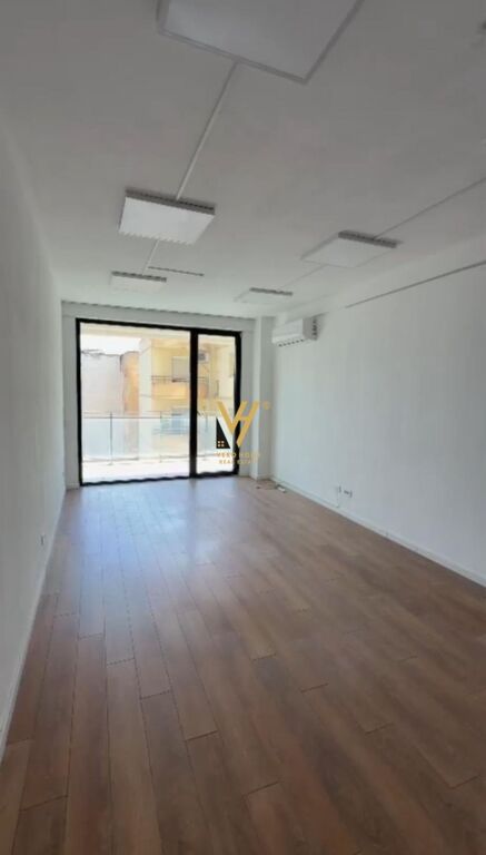 JEPET ZYRE 116 M2 ME QERA TE MINE PEZA 900 EURO