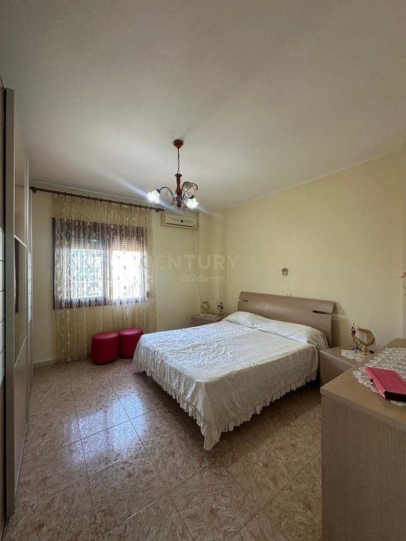 Apartament 2+1+2 Me Qira te Tregu fruta perimeve, Durrës - 450€ | 138 m²