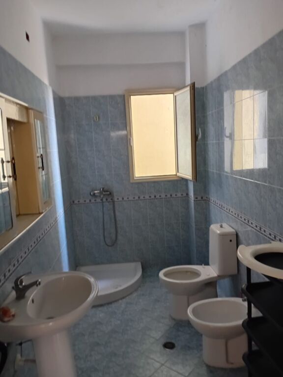 Apartament me qera