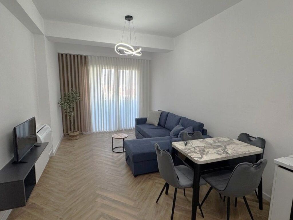 🏡 Jepet me qera apartament 1+1 + post parkimi tek Golden Park 📍