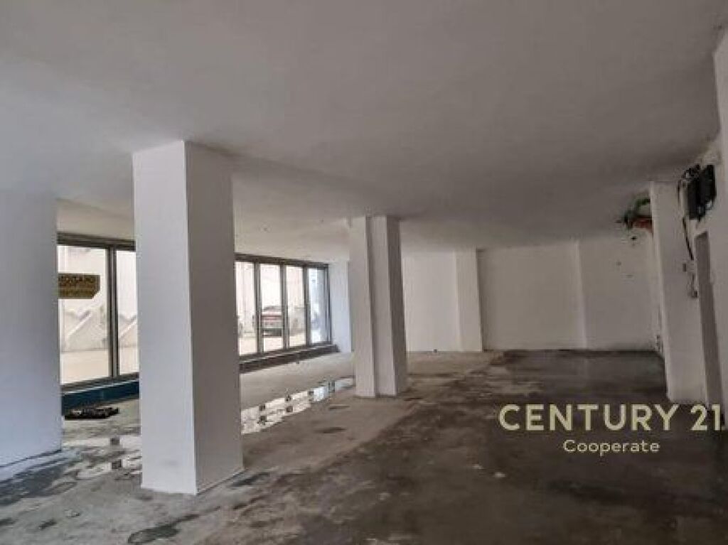 SHESIM DYQAN DUPLEX NE DURRES, PRANE KARBURANT ILIRIA