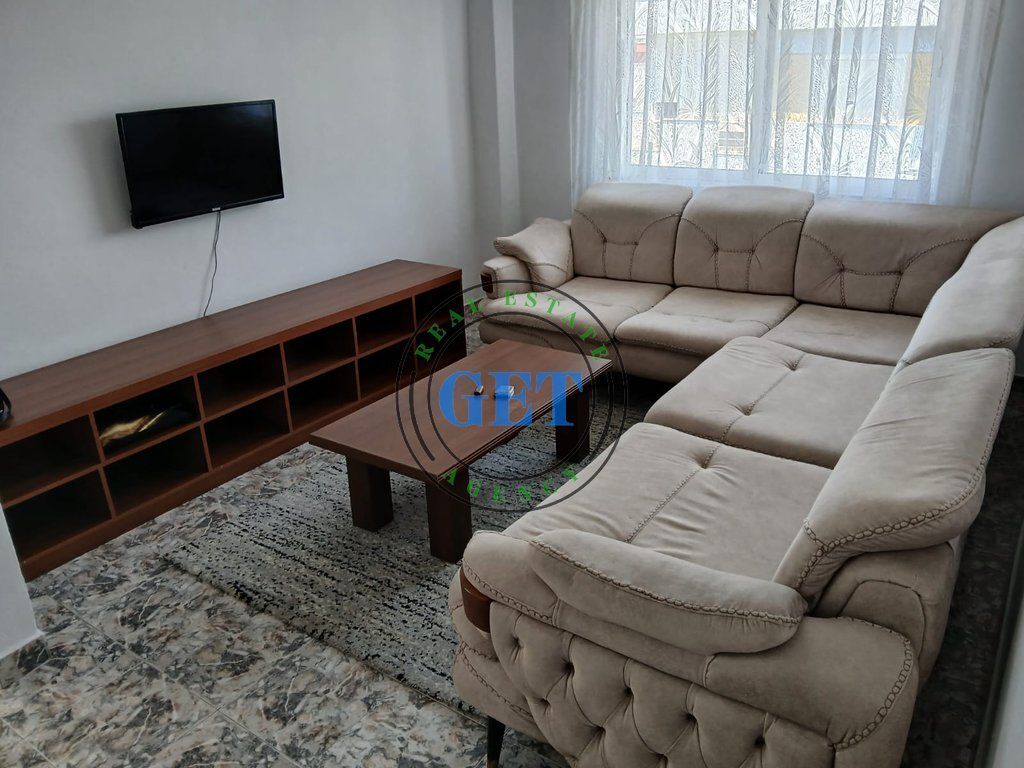 Jepet me qira, Apartament 1+1 ,Spitali Amerikan, Durrës