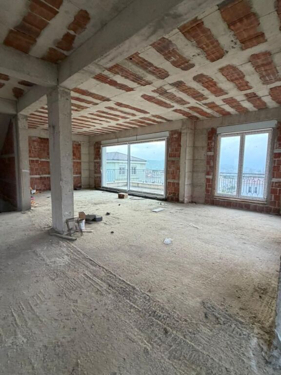 🏡 Vilë 3-Katëshe për Shitje – Collina Verde Residence