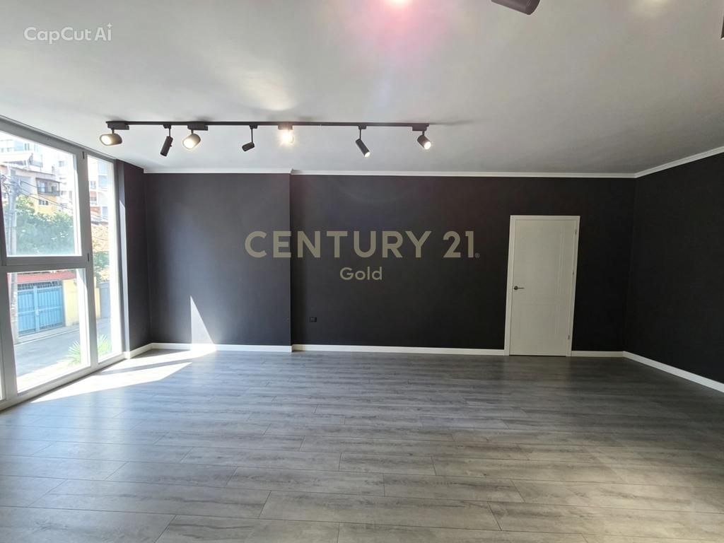 Locale ufficio in vendita vicino al Nuovo Bazaar! 142.000 €