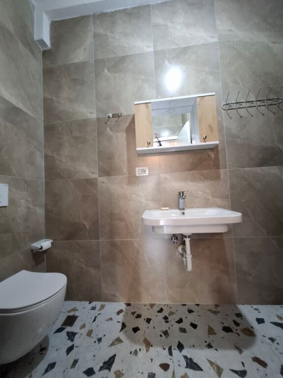 Me Qira Garzoniere,📍 Kompleksi Magalem - Ali Demi | 30.000 Lekë/Muaj