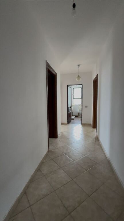 Shitet Apartament 2+1 pranë Stadiumit – Durrës