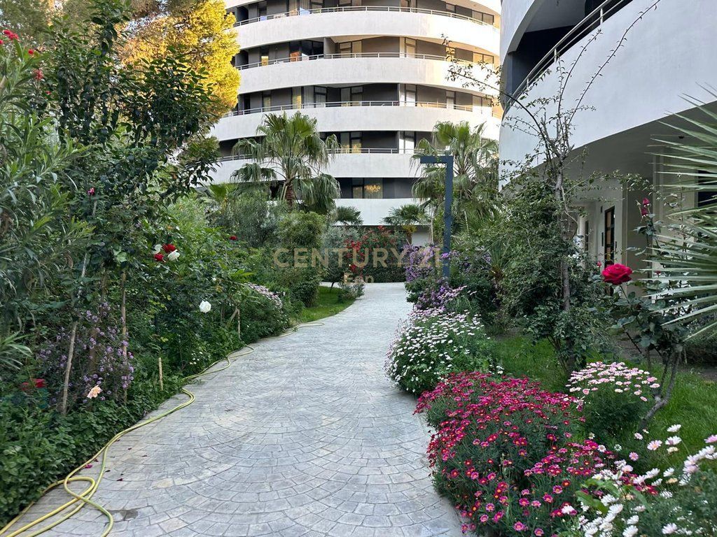 SHITET APARTAMENT 2+1+2 ME PAMJE DETI TEK "WHITE HILL RESIDENCE" NE CURRILA !