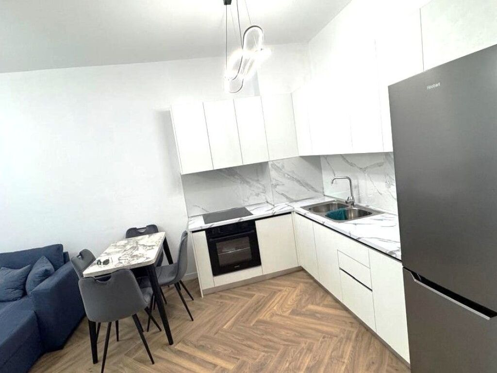 🏡 Jepet me qera apartament 1+1 + post parkimi tek Golden Park 📍