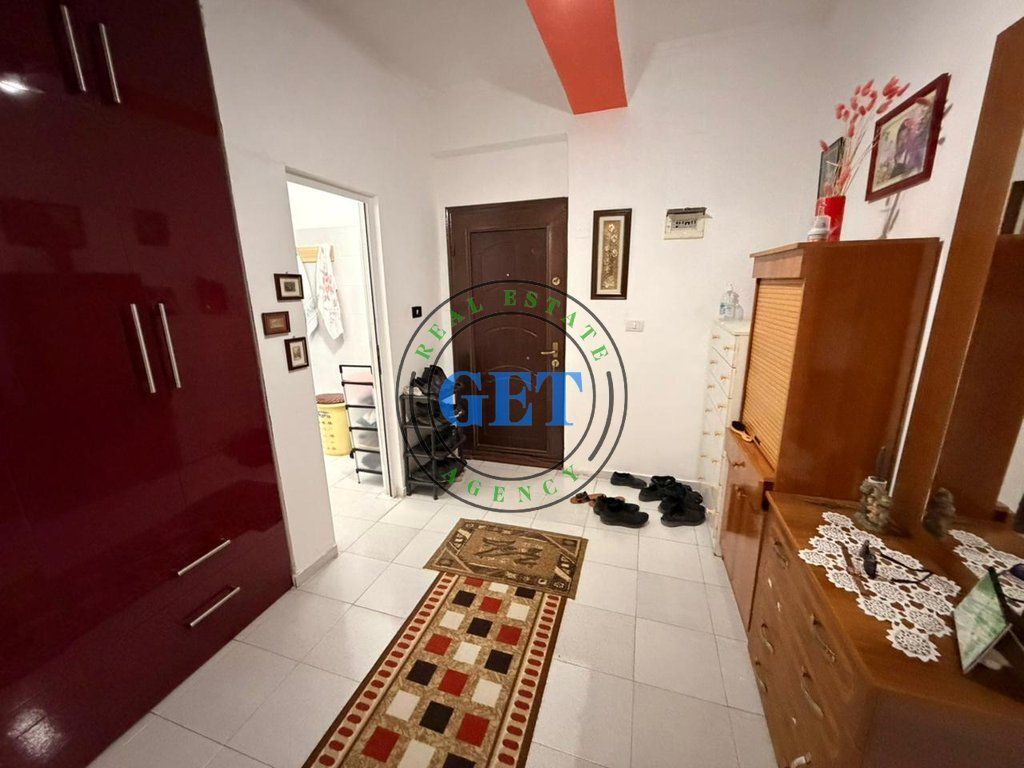 Shitet Apartament 2+1+2 ballkone | Kryqi i Kuq, Durrës