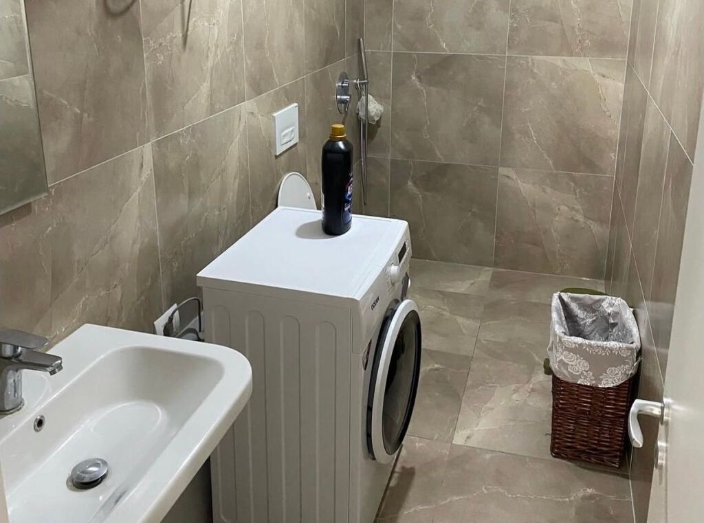 🏠 Jepët Apartament 1+1 me Qera mbi Fushën Ali Demit, Mangalem 21, Tiranë