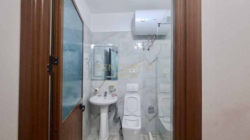 Apartament 1+1 Per Qira ne Xhamllik 450 € /Muaj
