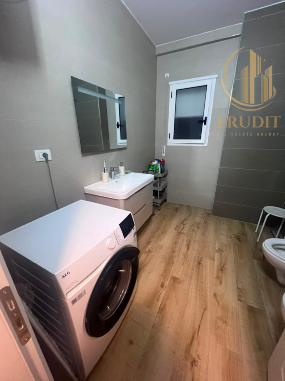 🏡 Apartament me Qira në Lungomare, Vlorë  Vijë e Parë Deti 🌊