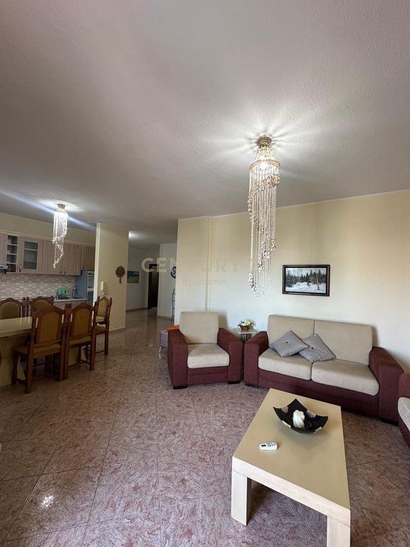 Apartament 2+1+2 Me Qira te Tregu fruta perimeve, Durrës - 450€ | 138 m²
