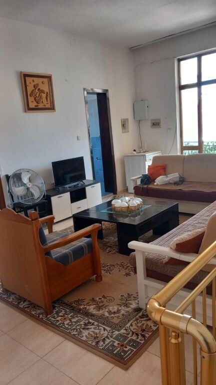 Qera | Shtëpi private 2 + 1 | Rruga Bajram Allaraj | 400 €/muaj