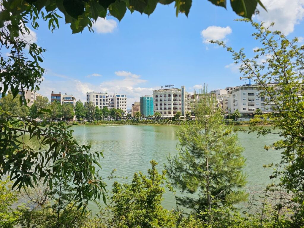 Apartament 2+1 tek Liqeni i Thate