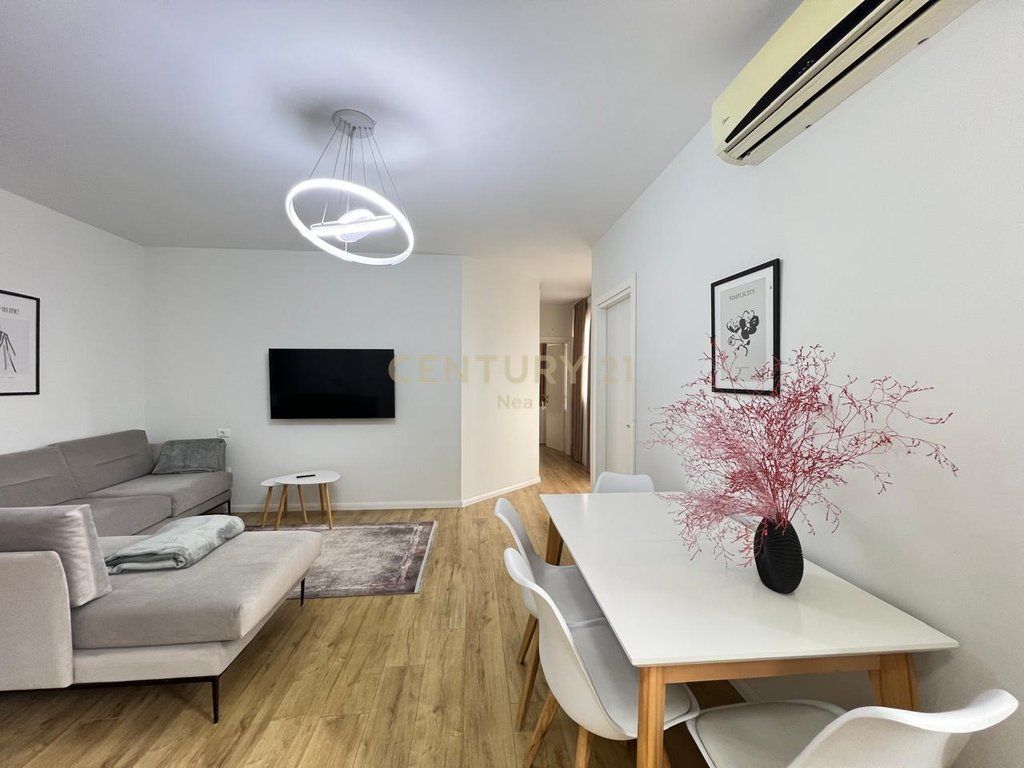 Apartament 3+1+2 me qira tek Garda!