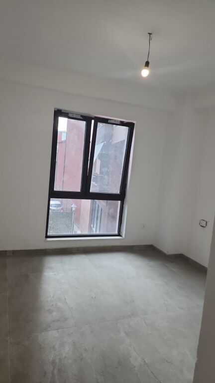 Locali commerciali in affitto tra via Myslym Shyri e via Kavajes (ID 42611421)