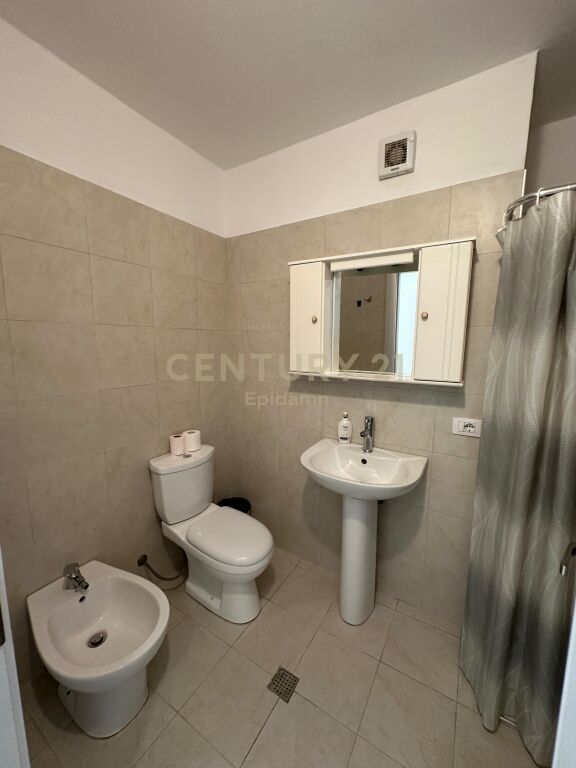 JEPET ME QIRA APARTAMENT 2+1+2 ME PAMJE DETI NE VOLLGA ! 1,200 € /Muaj