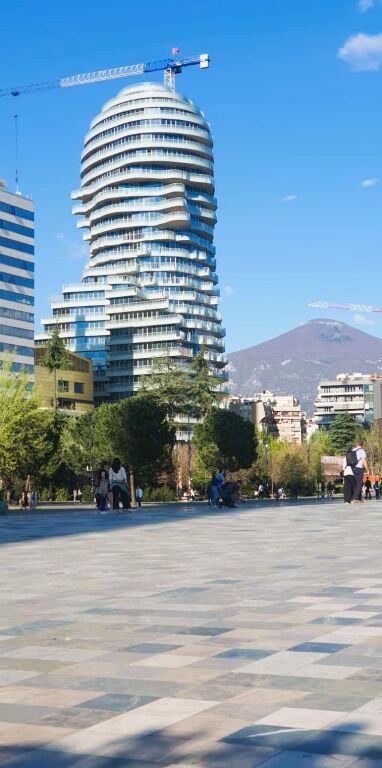 🏙️ Shitet Apartament 1+1 te TIRANA'S ROCK – Sheshi Skënderbej, Tiranë📍