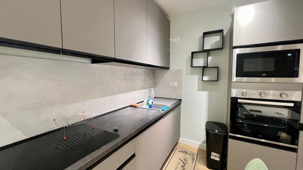 FOR RENT: 1+1 Apartment 📍 Komuna e Parisit (Near Bar Oslo) – 2nd Floor – 70,000 ALL/Month – 70 m² – 100% New and Recently Renovated ✨