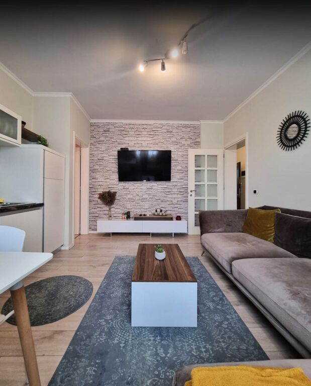 🏢 Shitet apartament 1+1 prane Kompleksi Delijorgji