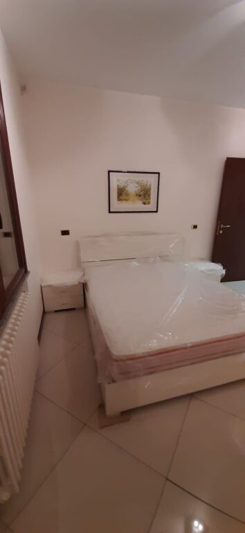 🏢Ish Kinostudio,prane Kopshtit  Lala jepet me qera apartament1+1+ambient gatimi,i mobiluar. 45,000Leke