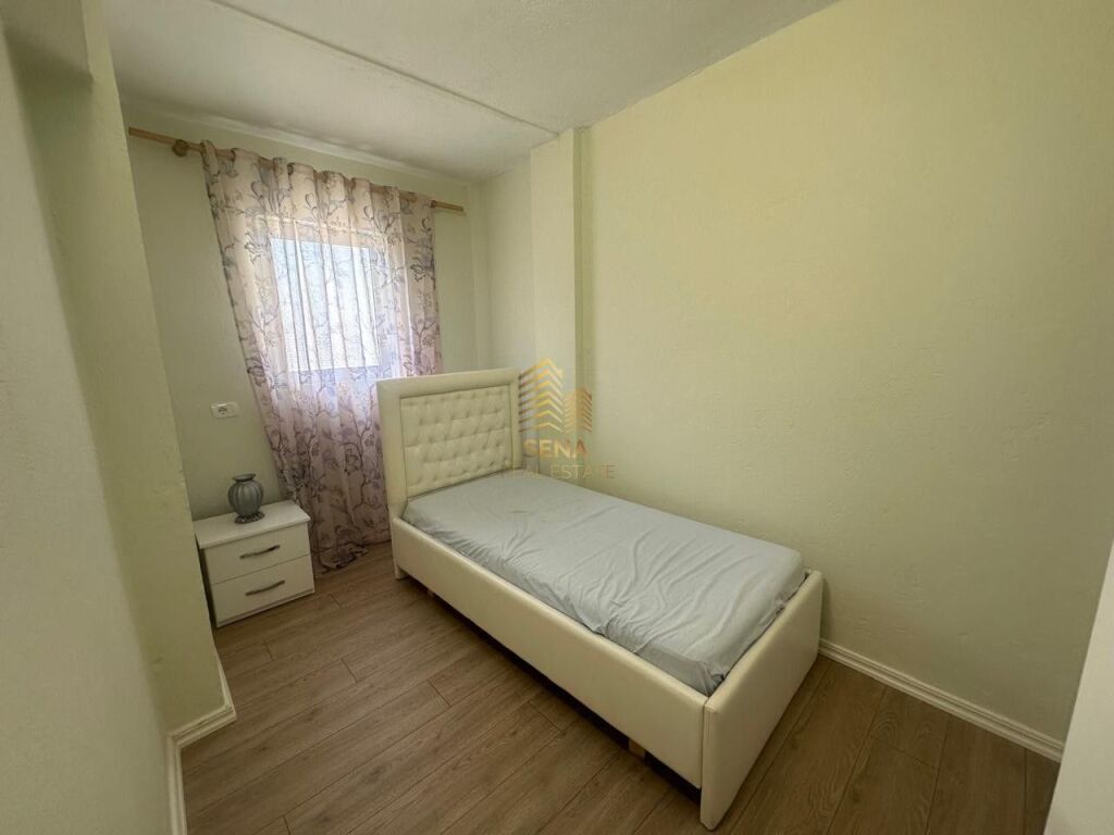 Qira,Apartament 3+1,Xhamllik,60.000 Leke/Muaj