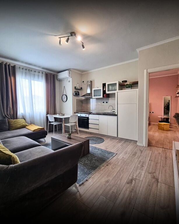 🏢 Shitet apartament 1+1 prane Kompleksi Delijorgji