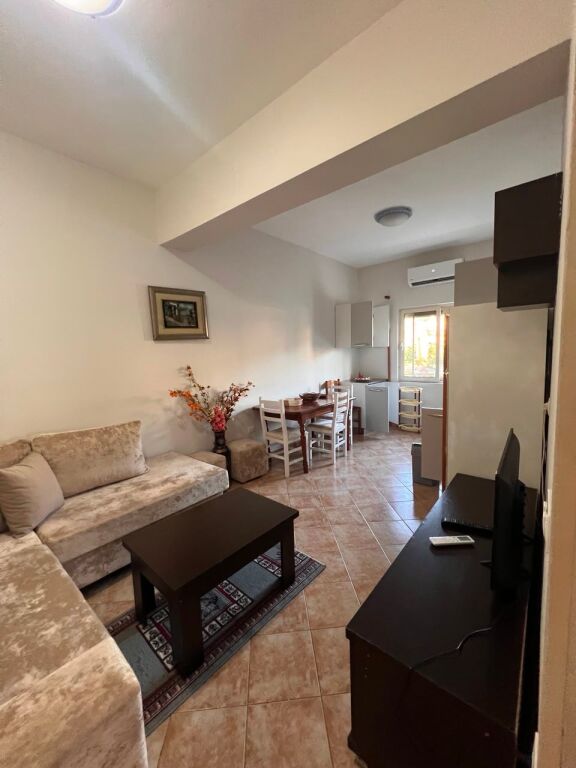 APARTAMENT 1+1 ME QIRA Yzberisht  40,000 Lek/Muaj
