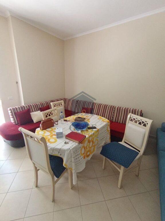 Jepet me qira, Apartament 1+1, Në Golem