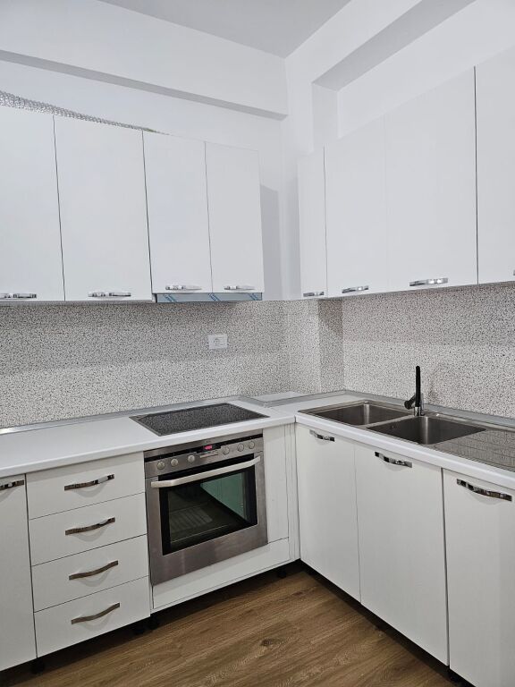 🏢Ne zonen e Ali Demit,Rezidenca Kaimi,jepet me qera apartament 1+1,i  mobiluar.40,000Leke