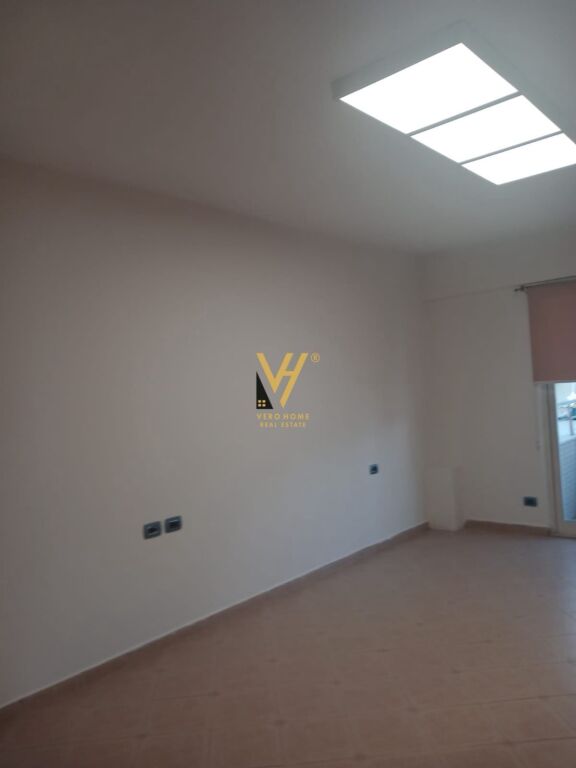 JEPET ZYRE 70 M2 ME QERA NE MYSLYM SHYR 60.000 LEKE