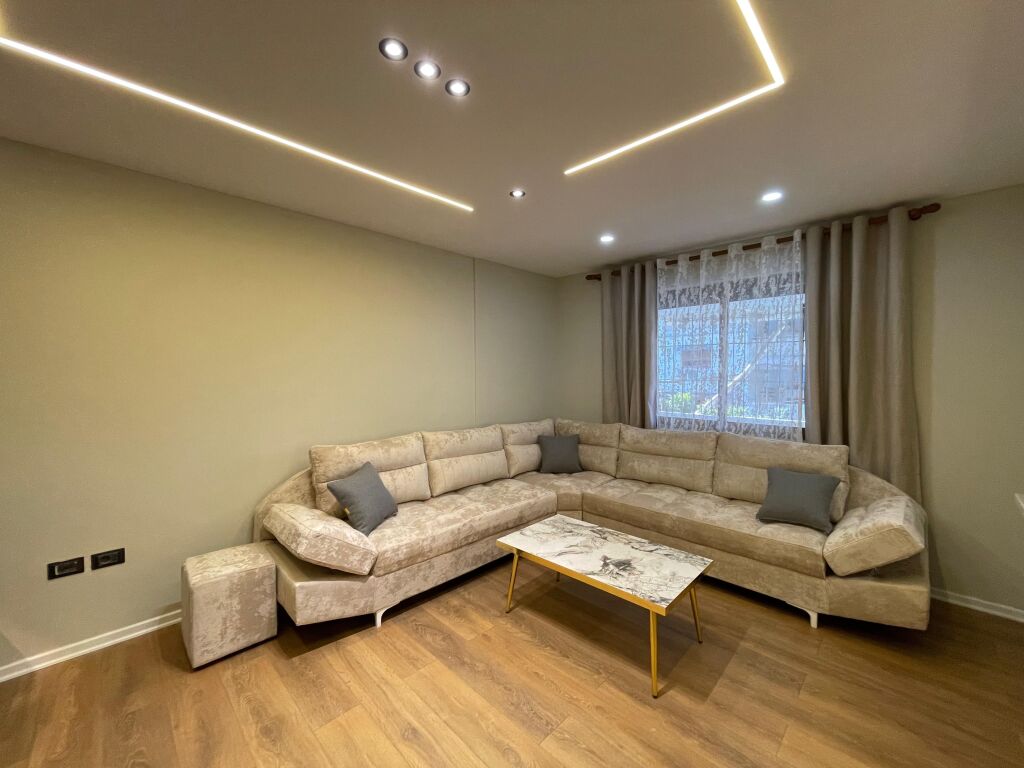 🏡 Shitet Apartament 2+1 – Ali dem