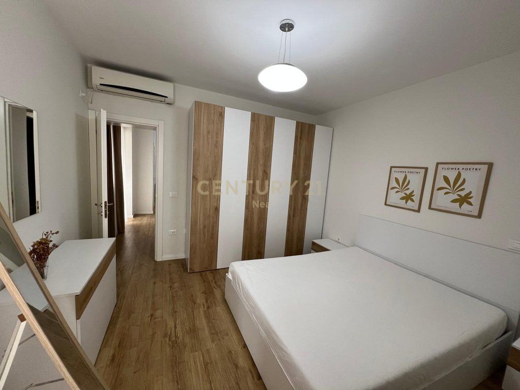 Apartament 3+1+2 me qira tek Garda!