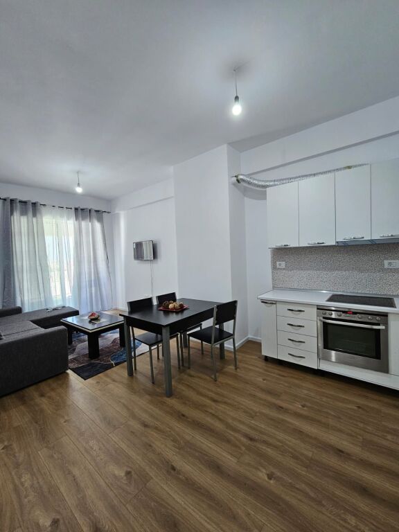 🏢Ne zonen e Ali Demit,Rezidenca Kaimi,jepet me qera apartament 1+1,i  mobiluar.40,000Leke