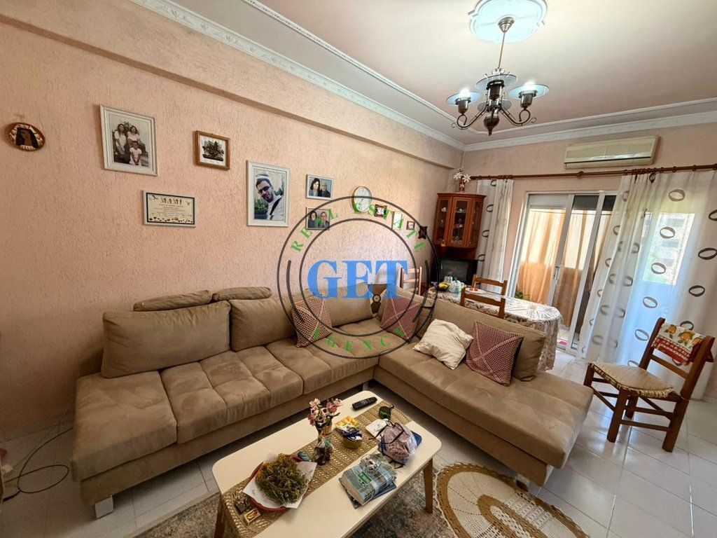 Shitet Apartament 2+1+2 ballkone | Kryqi i Kuq, Durrës