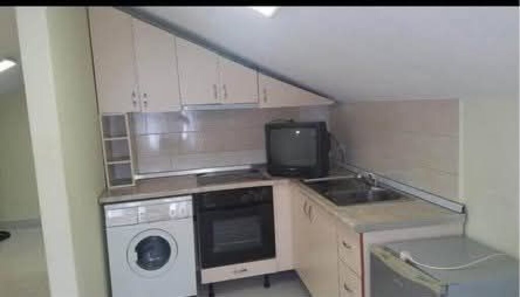 GARSONIERE ME QERA - RR. 5 MAJI ,TIRANE