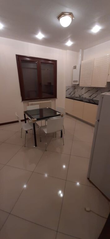 🏢Ish Kinostudio,prane Kopshtit  Lala jepet me qera apartament1+1+ambient gatimi,i mobiluar. 45,000Leke