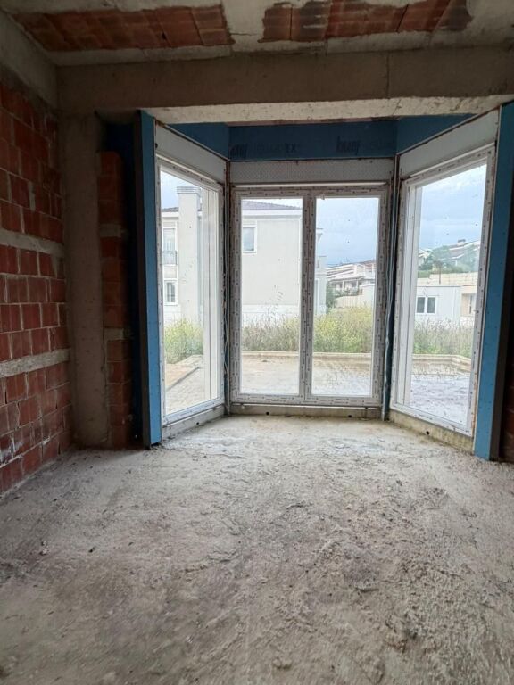 🏡 Vilë 3-Katëshe për Shitje – Collina Verde Residence