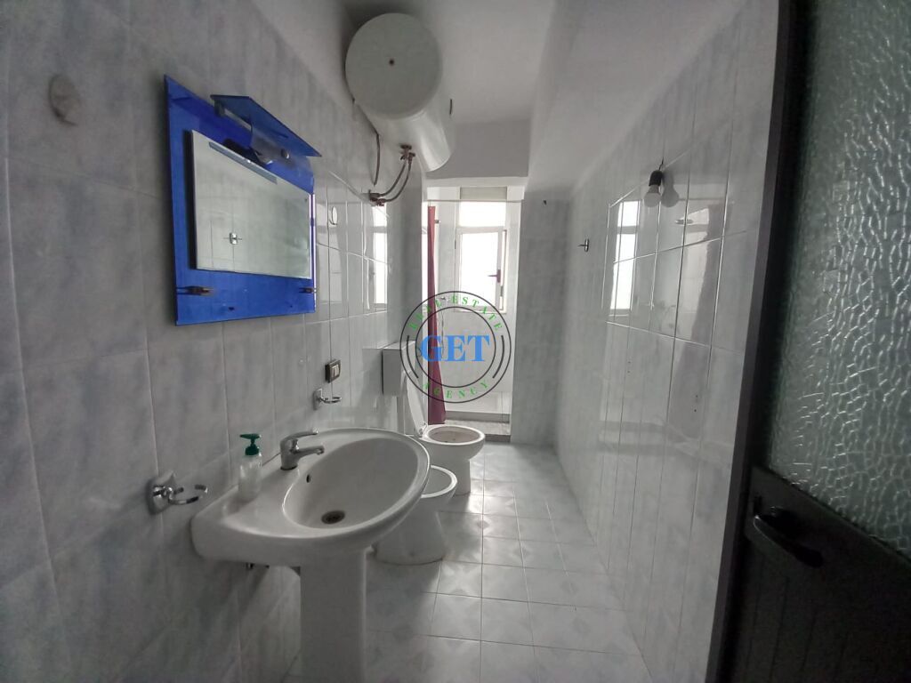 Jepet me qira, Apartament 1+1 ,Spitali Amerikan, Durrës