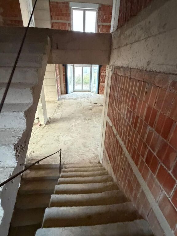 🏡 Vilë 3-Katëshe për Shitje – Collina Verde Residence