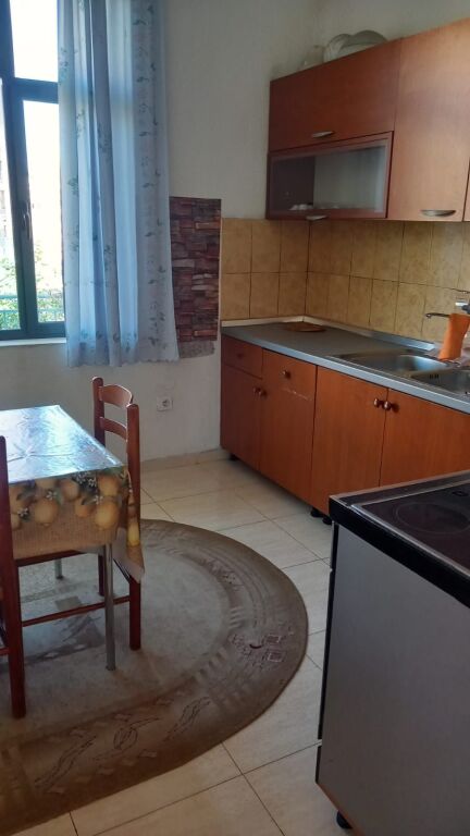 Qera | Shtëpi private 2 + 1 | Rruga Bajram Allaraj | 400 €/muaj