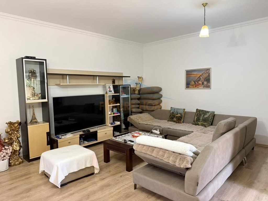 Shitet, Apartament 1+1, Liqeni