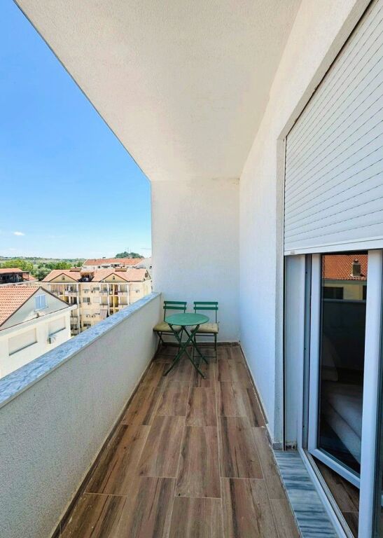 🏡 Shitet Apartament 1+1 në Golem – Tek Pishat e Buta 🌊